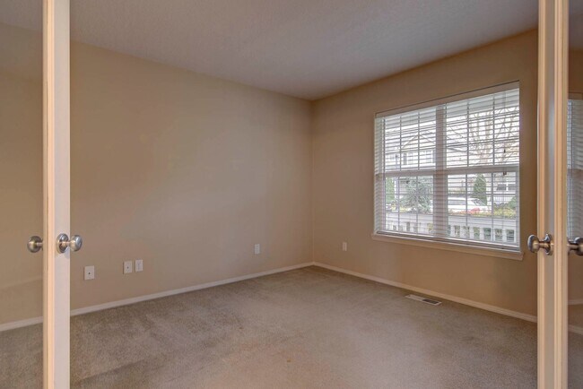 Building Photo - Bethany Single Family Home 4 Bed + Office 2.5 Bath!