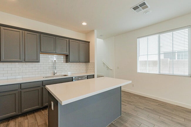 Building Photo - 5538 S Dillon