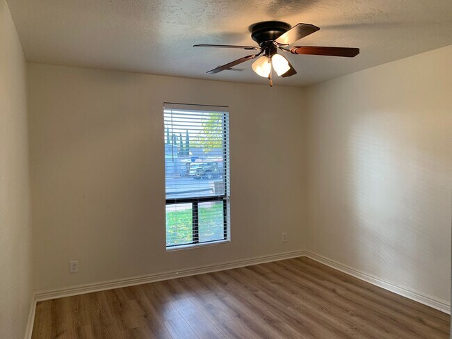 Building Photo - 1026 N 1100 W