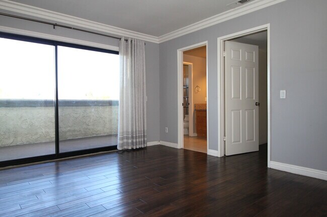 master bedroom - 904 W Mabel Ave