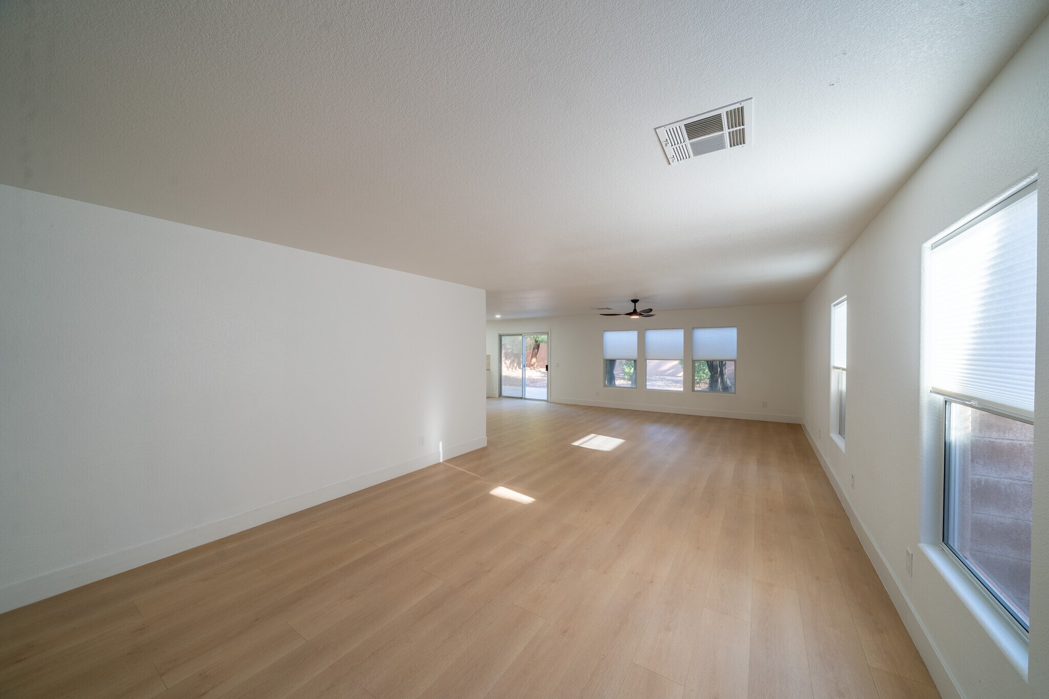 Building Photo - 504 Lacabana Beach Drive