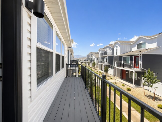 Building Photo - Brand New 2-bed 2-bath End Unit Townhome
