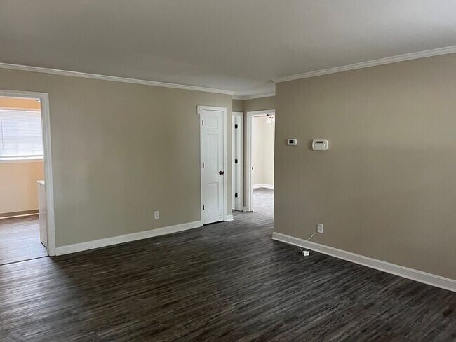 Building Photo - Apartment Close to Downtown Albemarle
