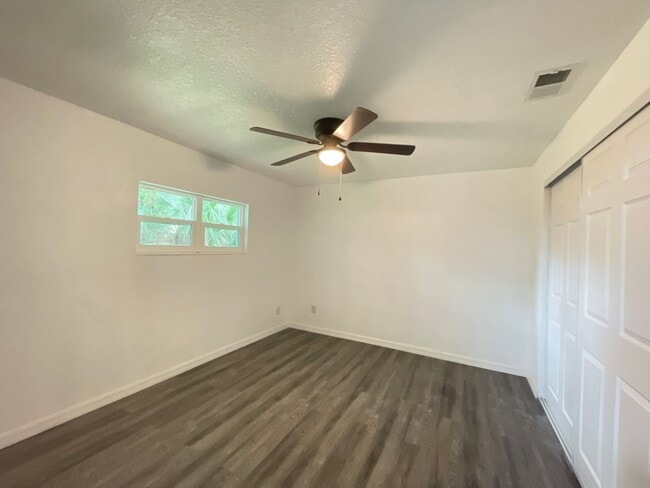 Building Photo - Newly Renovated 2/1 Duplex in Lake Helen FL!