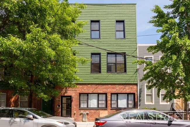 Building Photo - Brand new 4 Bed 3 Bath in Williamsburg