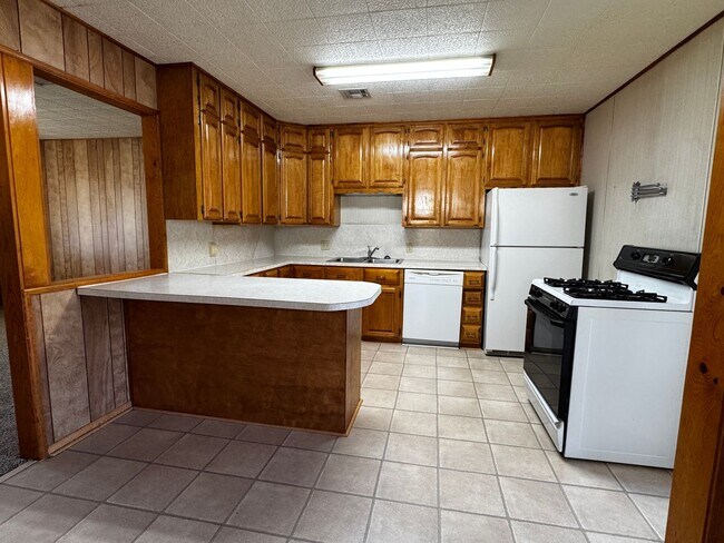 Building Photo - 606 SW 26th Pl