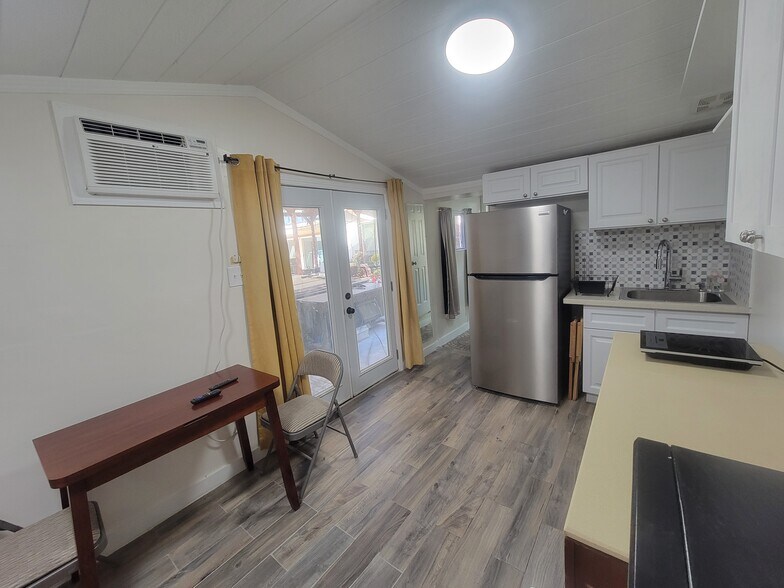 Building Photo - 11001 Darby Ave