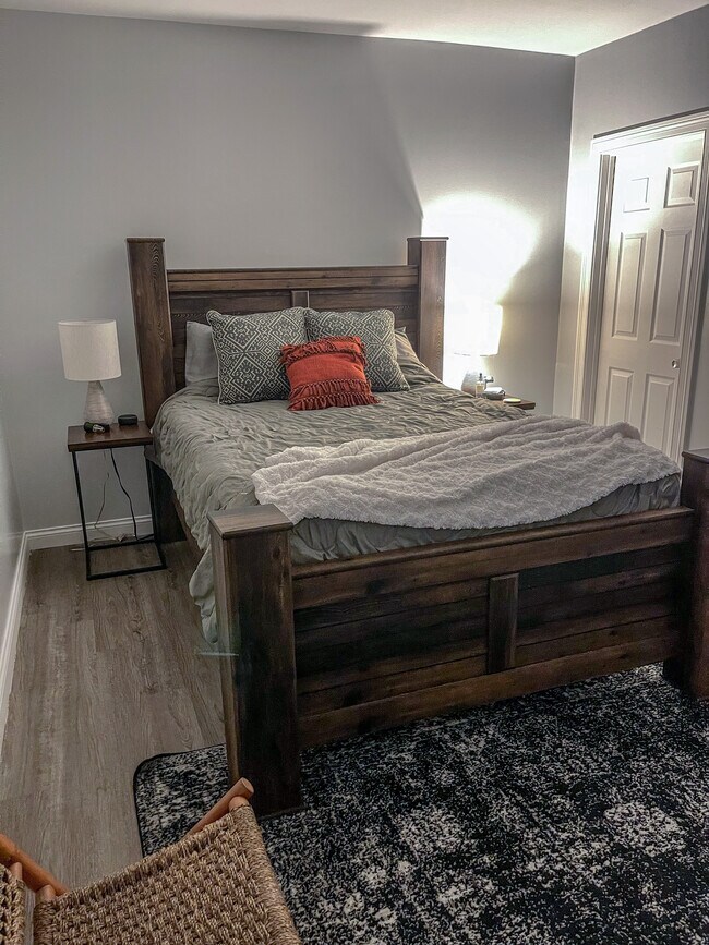 Building Photo - 11 N Miami St