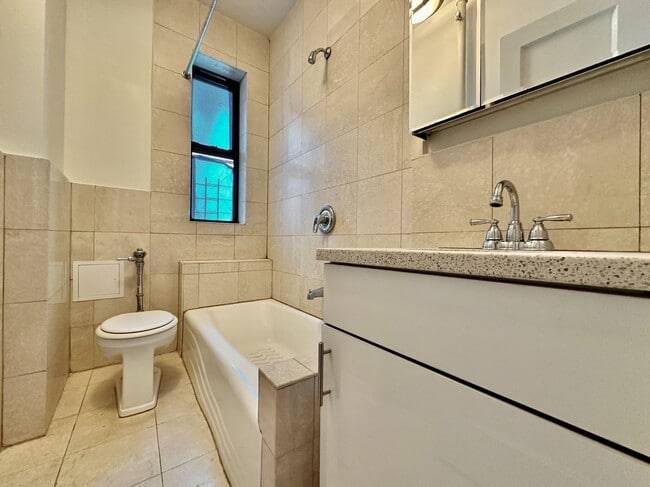 Building Photo - 282 Cabrini Blvd