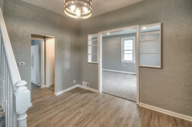 Building Photo - Beautifully updated 3-bedroom, 1-bath home that’s move-in ready.