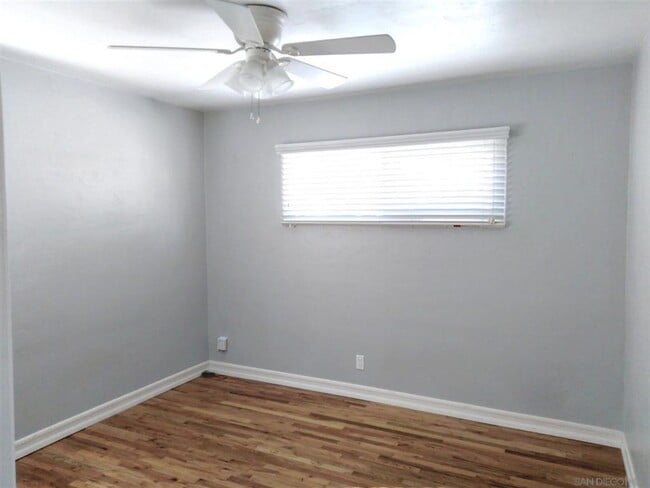 Building Photo - 2 BED 1 BATH Duplex Including 1 Car Garage in KENSINGTON
