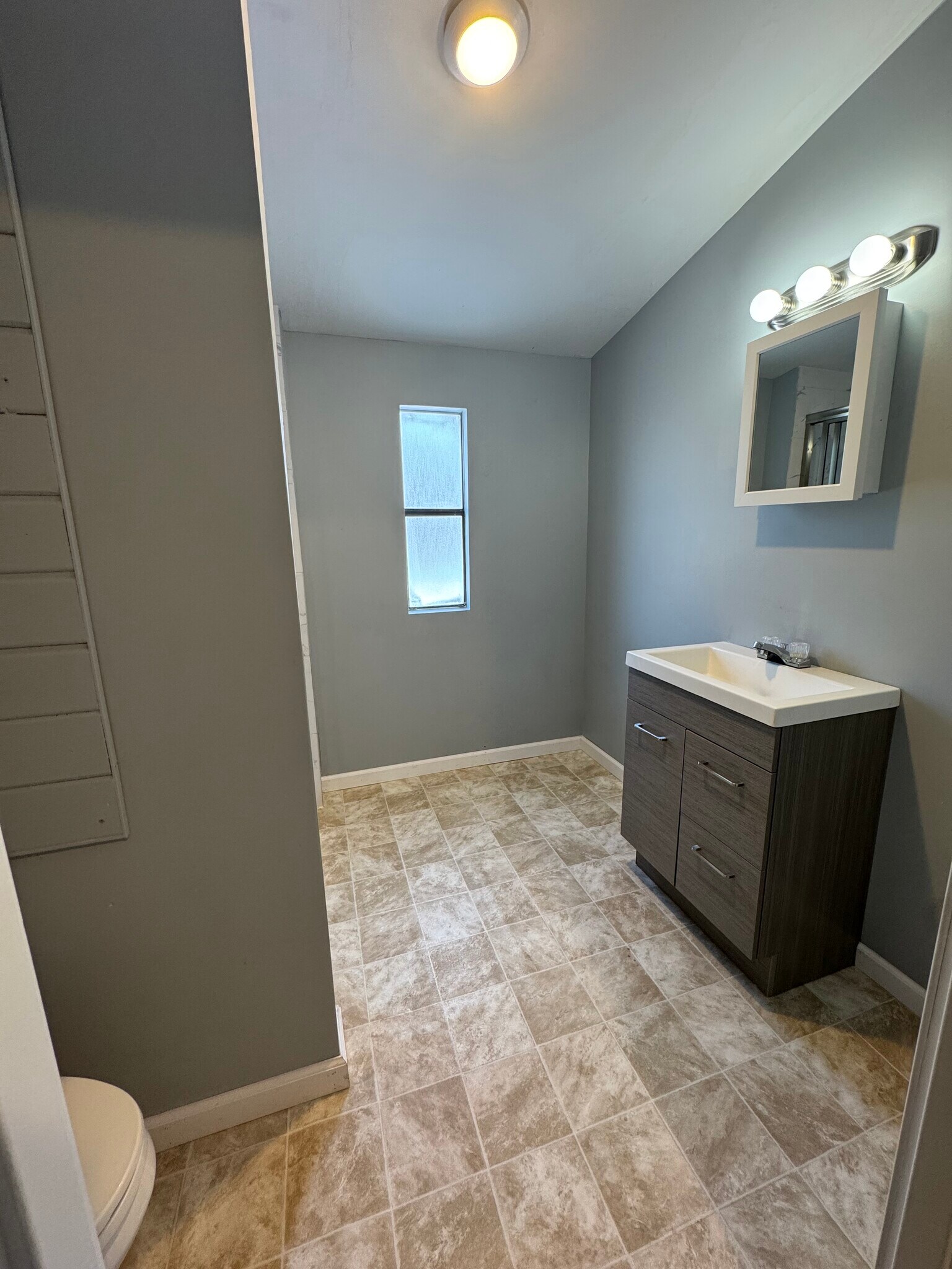 Building Photo - 210 Bluff St