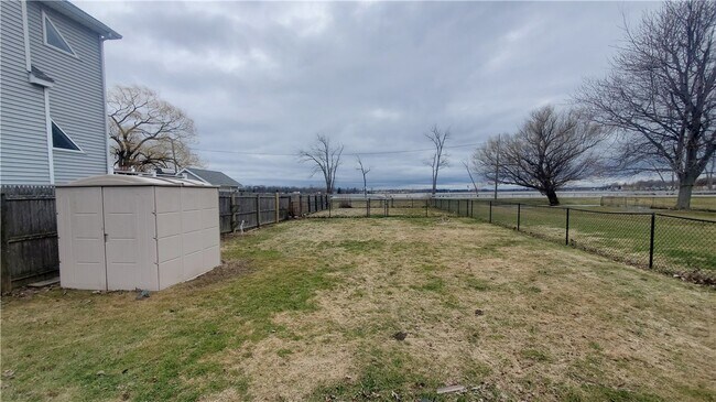 Building Photo - 2331 Edgemere Dr