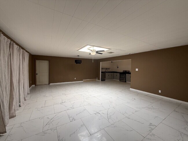 Building Photo - 5725 Wren Ave