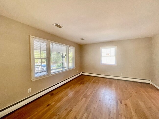 Building Photo - 818 S Park Dr