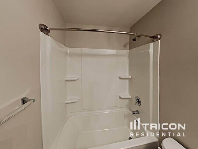 Building Photo - 4406 Oak Pointe Dr