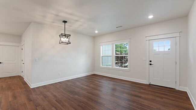 Building Photo - 1709 S 15th St