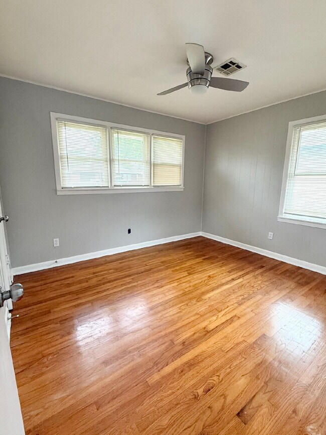 Building Photo - Charming 4-Bedroom Home with Spacious Layo...