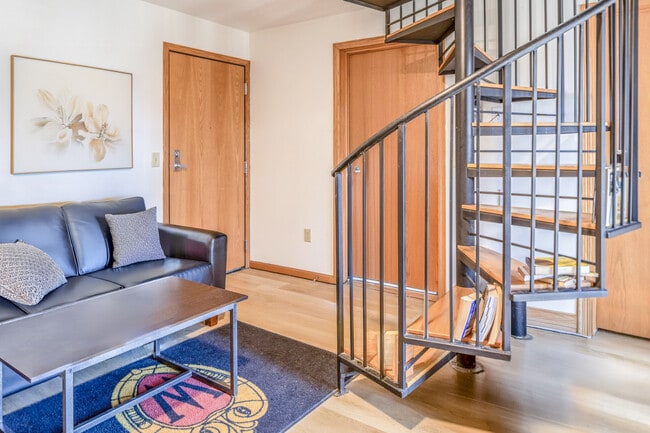 4-Bedroom Apartment - Varsity Campus Apartments