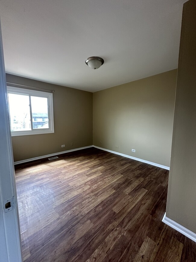 Building Photo - 2152 Mallard Ln