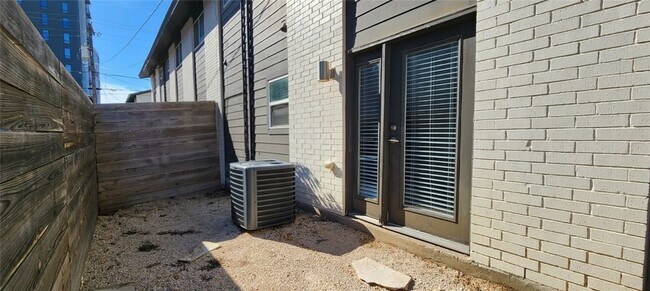 Building Photo - 505 Boyett St