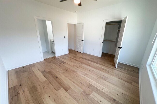 Building Photo - 1326 Van Buren Ave