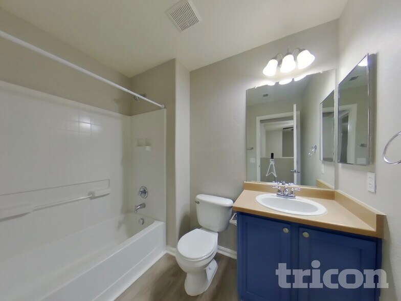 Building Photo - 6275 Wescroft Ave