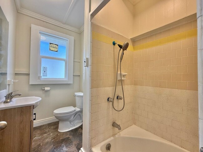 Building Photo - Newly Upgraded 2 Bedroom / 1 Bathroom House in Wailuku! Pet friendly!