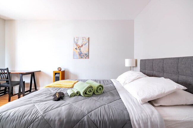 Building Photo - 605 Dennison Ave