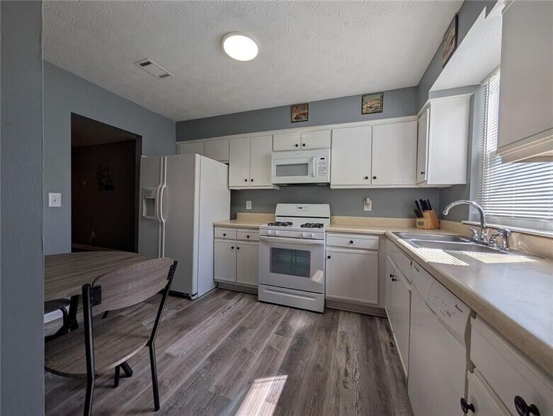 Building Photo - 2470 Corner Shoals Dr