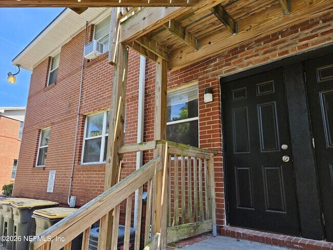 Building Photo - 3005 Walton St