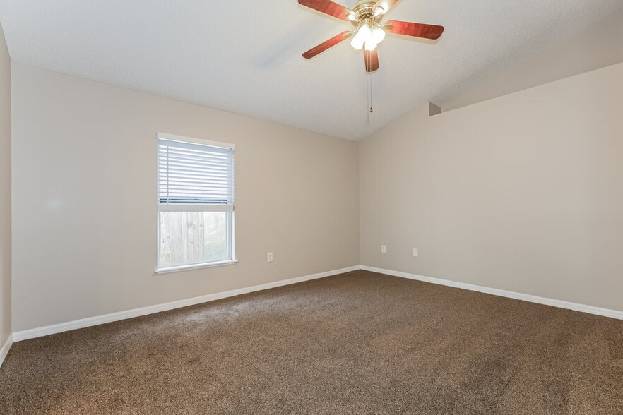 Building Photo - 6216 Gondola Dr