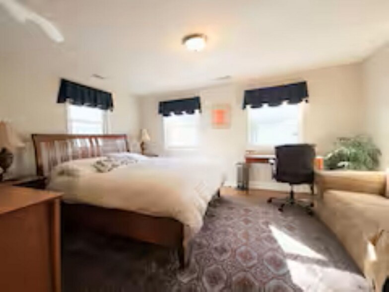 Building Photo - 9605 Singleton Dr