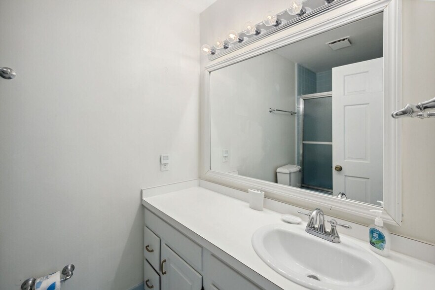 Building Photo - 162 Pioneer Loop