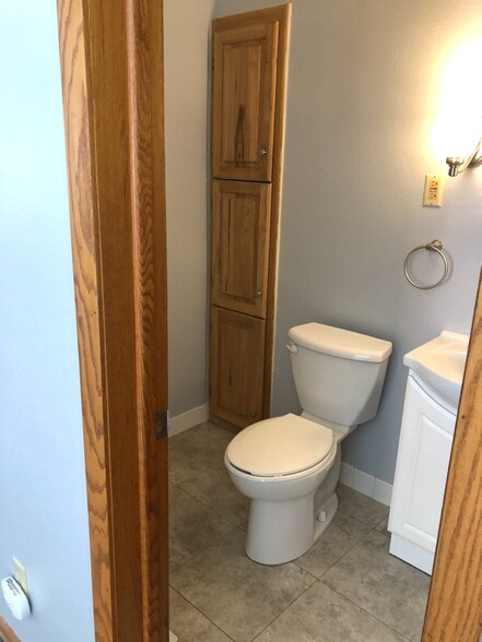 Building Photo - 307 4th St E