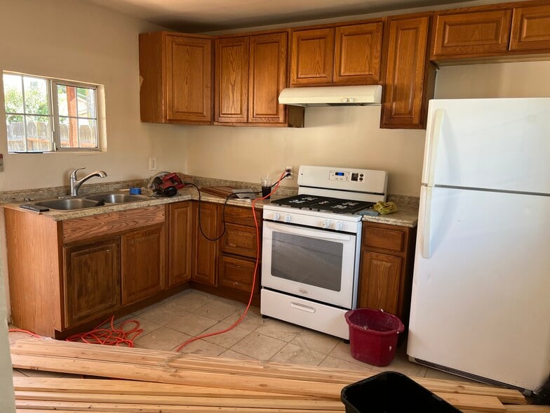 Kitchen - 920 W 13th St