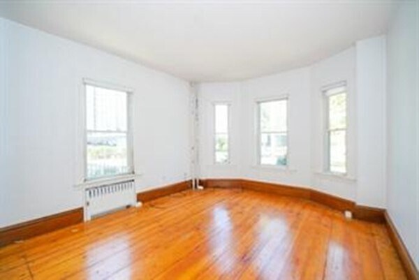 Primary Photo - 170 Pleasant St