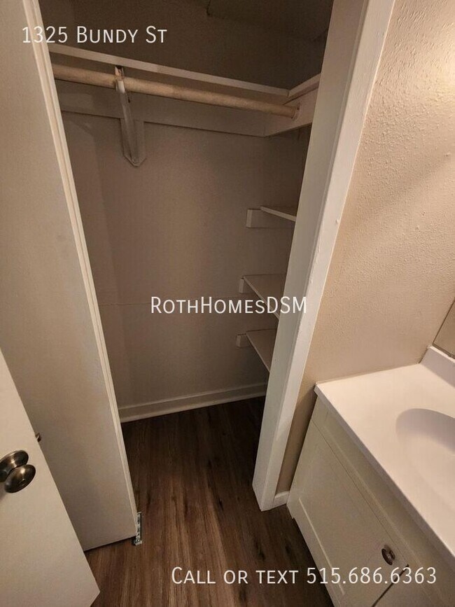 Building Photo - 1325 Bundy St