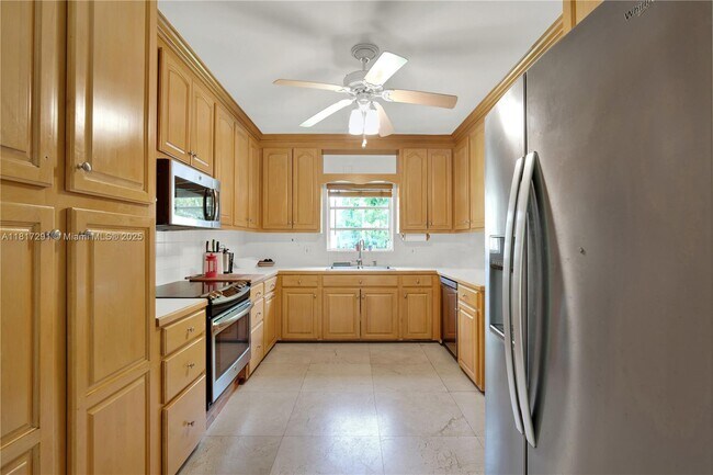 Building Photo - 535 Palermo Ave