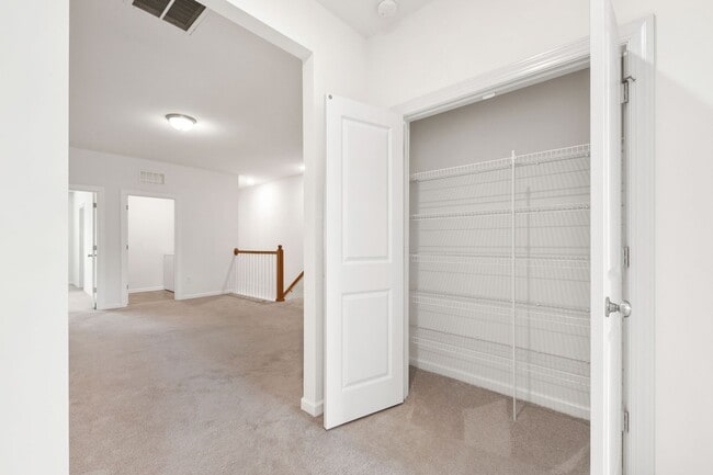 Building Photo - Beautifully Appointed Townhome in Prime Ho...