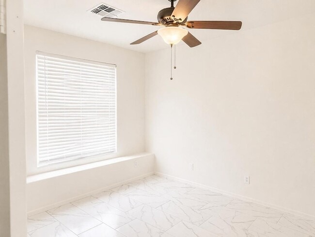 Building Photo - 8611 S 45th Glen