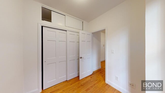 Building Photo - 425 E 65th St