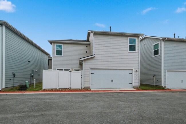 Building Photo - Clean & Modern Townhome with No Carpet and Lawn Service Included
