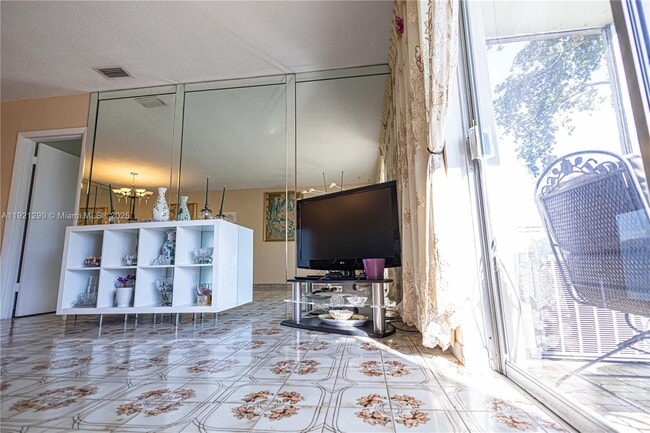 Building Photo - 16790 NE 14th Ave