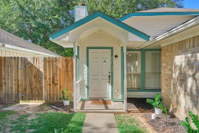 Building Photo - 23419 Summer Pine Dr