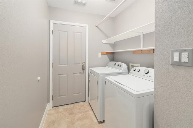 Building Photo - 4920 Hibiscus Valley Dr