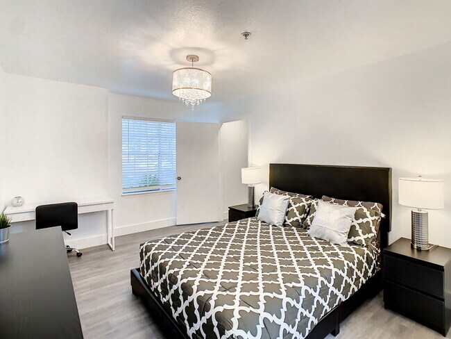 Building Photo - Westpointe Boulevard, Orlando, FL 32835 - 2 BR 2 BA condo