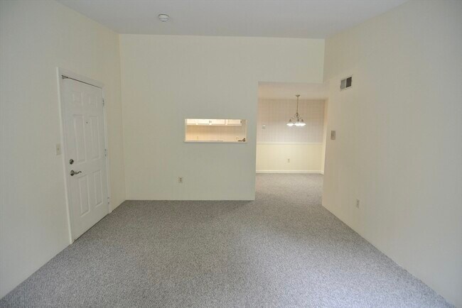 Building Photo - 7 Thoreau Ct