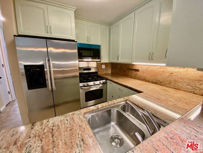Building Photo - 6375 Green Valley Cir