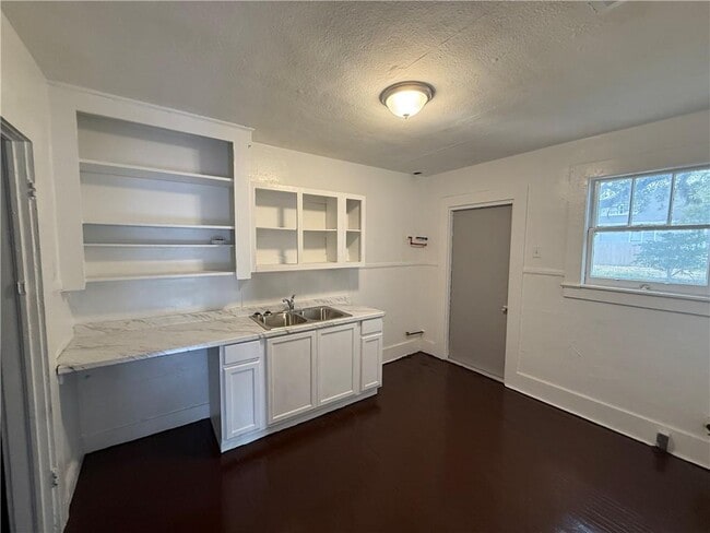 Building Photo - 1321 SpringHill Ave